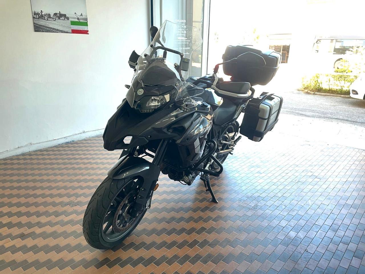 Benelli TRK 502 + Tris di valigie