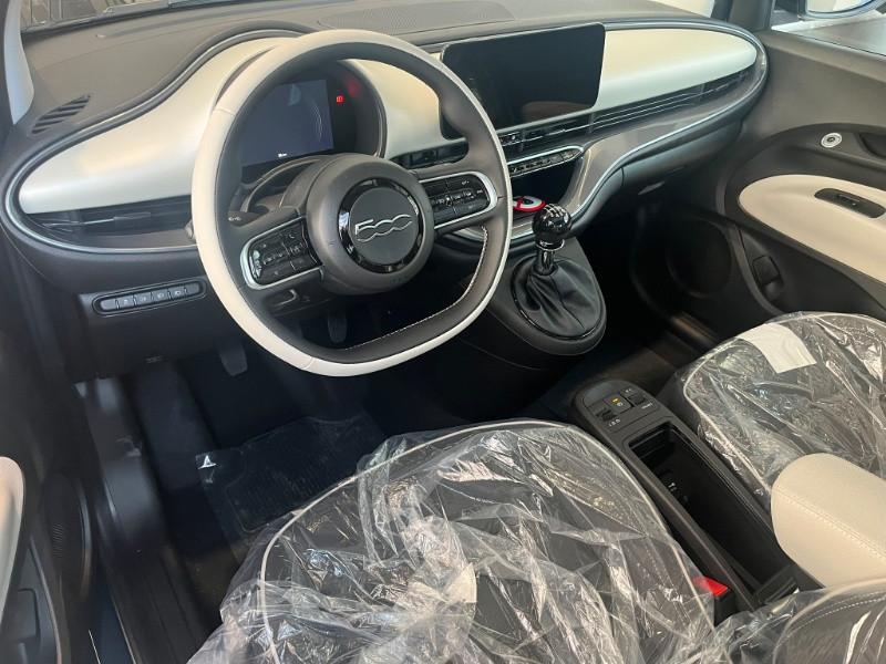 FIAT 500 Berlina Hybrid La Prima