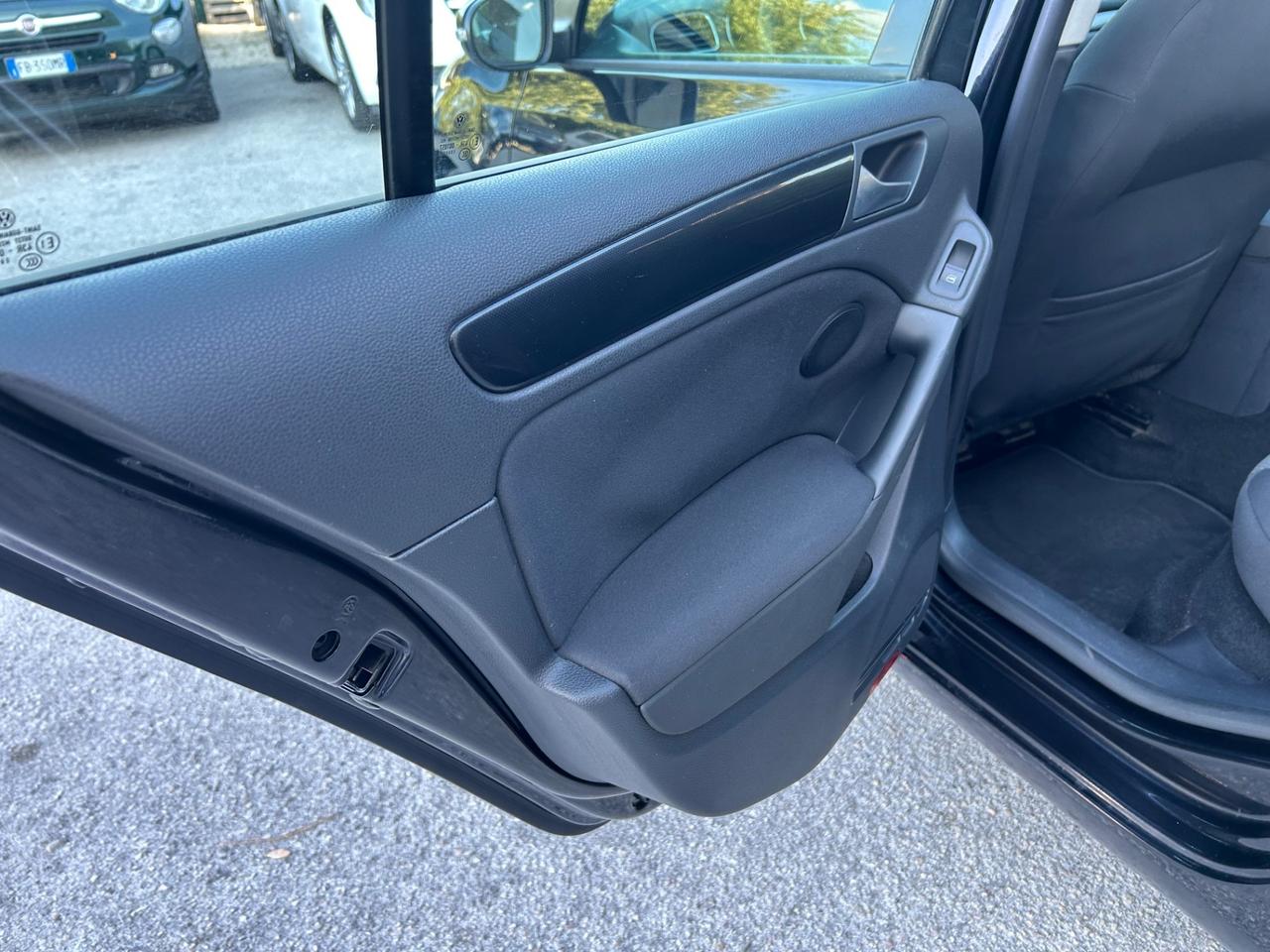 Volkswagen Golf 1.6 TDI DPF 5p