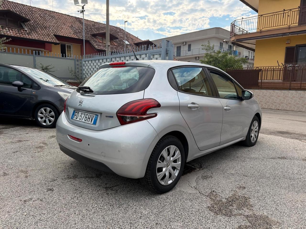 Peugeot 208 BlueHDi 75 5 porte Allure