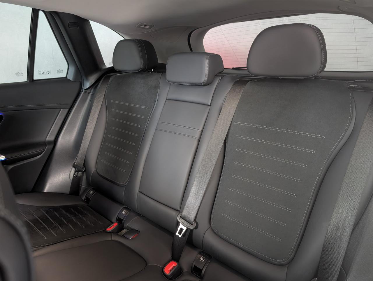 Mercedes-Benz 200 4matic Automatic AMG Line Advanced Plus