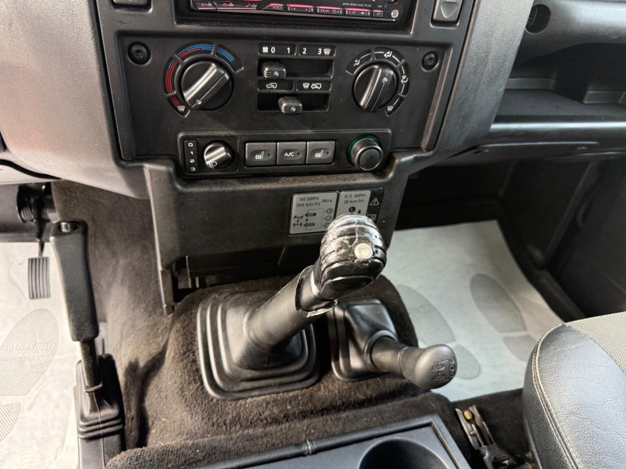 Land Rover Defender 90 2.4 TD4 4 POSTI 3 PORTE E