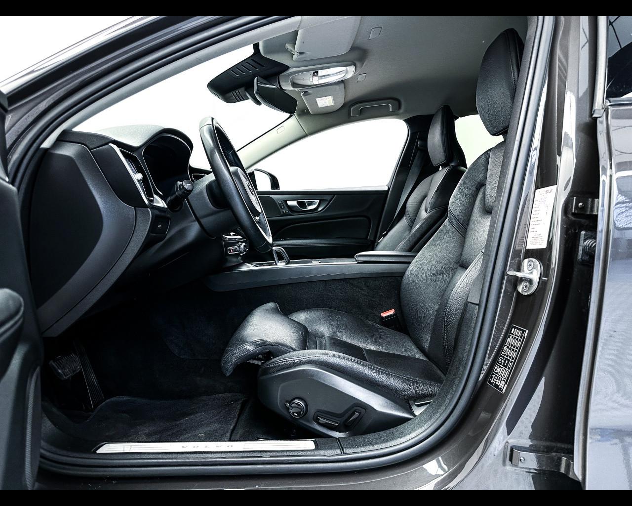 VOLVO V60 (2018-->) - V60 B4 (d) automatico Plus Dark