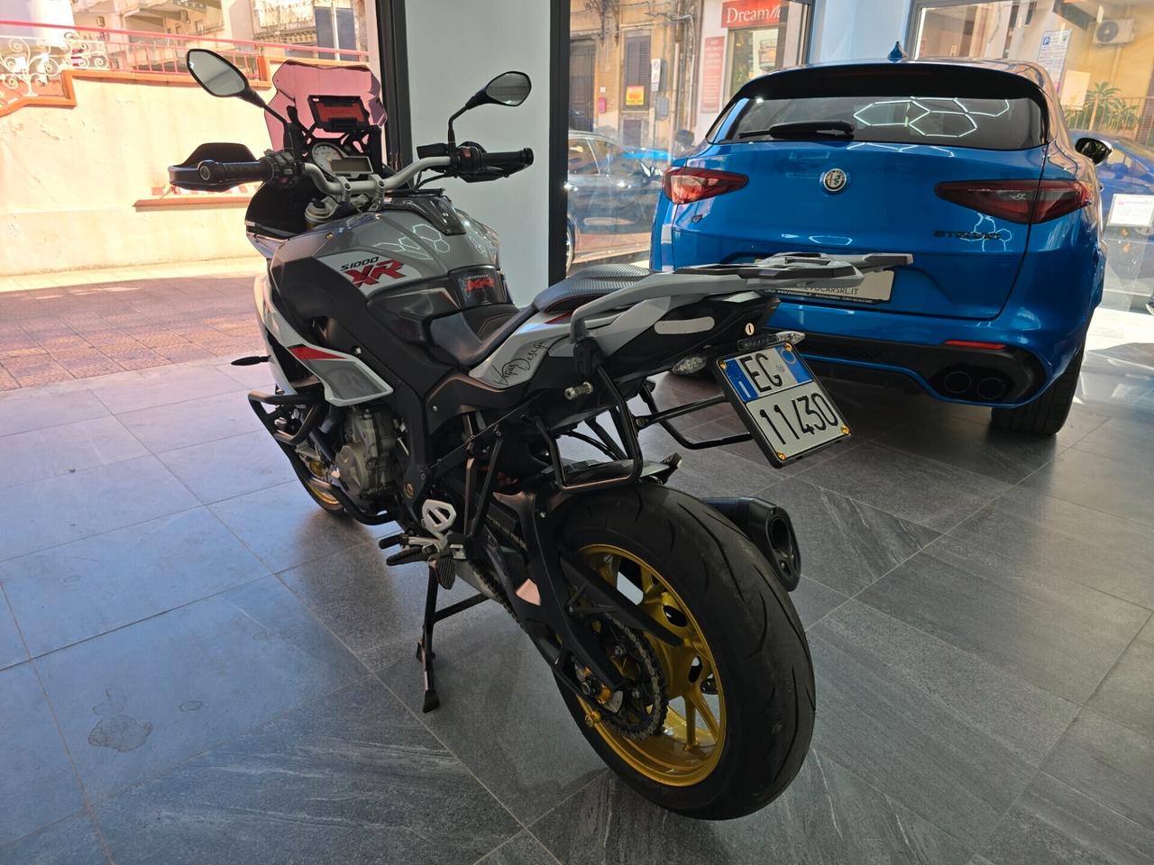 Bmw S1000XR Akrapovic 2016 Tua a 140€/MESE