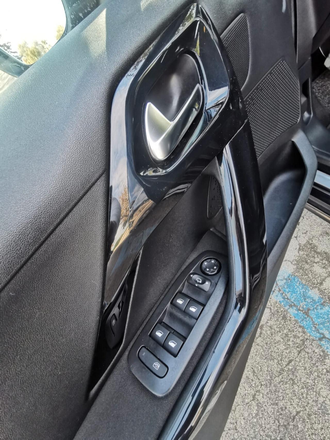 Peugeot 208 BlueHDi 100 5 porte Allure 11/2015