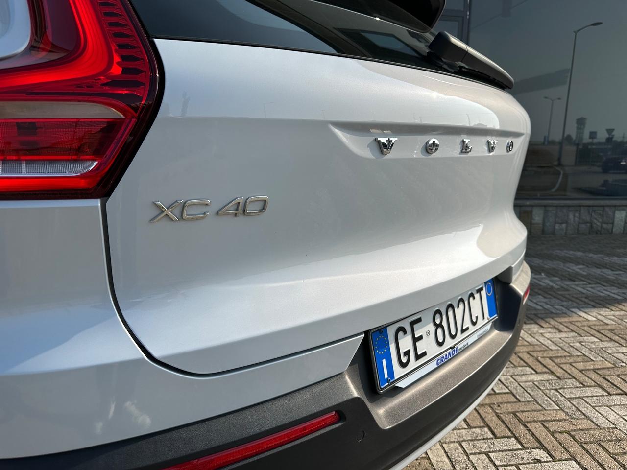 Volvo XC40 T2 Momentum Pro Harman/Kardon
