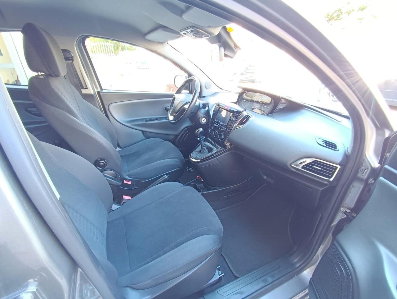 Lancia Ypsilon 1.2 69 CV 5 porte S&S Gold