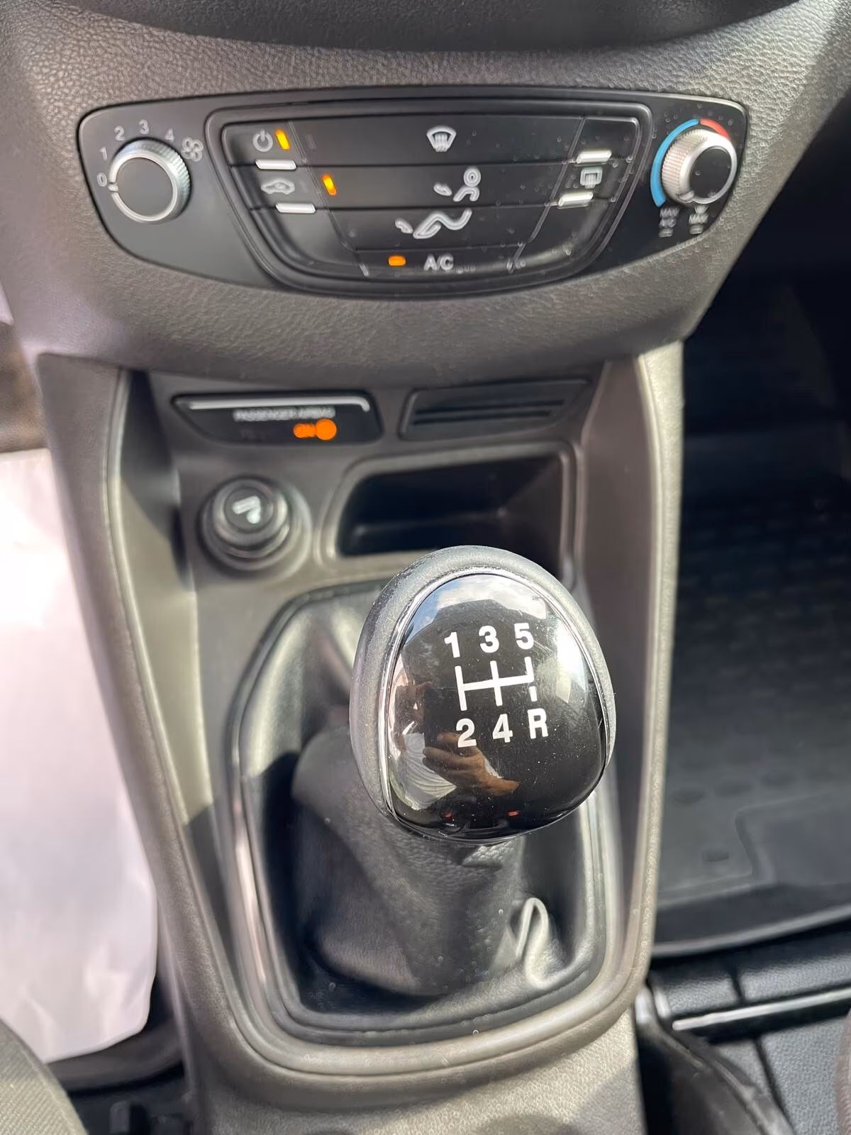 Ford Tourneo Courier 1.5 TDCI 95CV PERFETTO