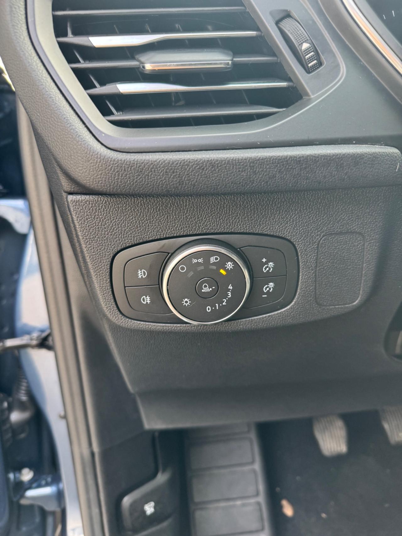 Ford Focus 1.0 Hybrid 125 CV Active acc permute