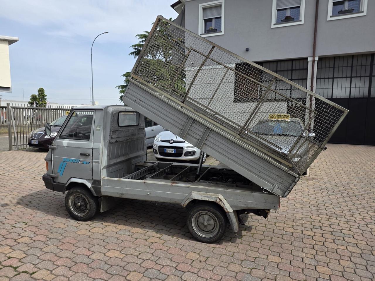 Piaggio Poker Ape 422 cilindra 14.5kw. - 19.7cv. Ribaltabile