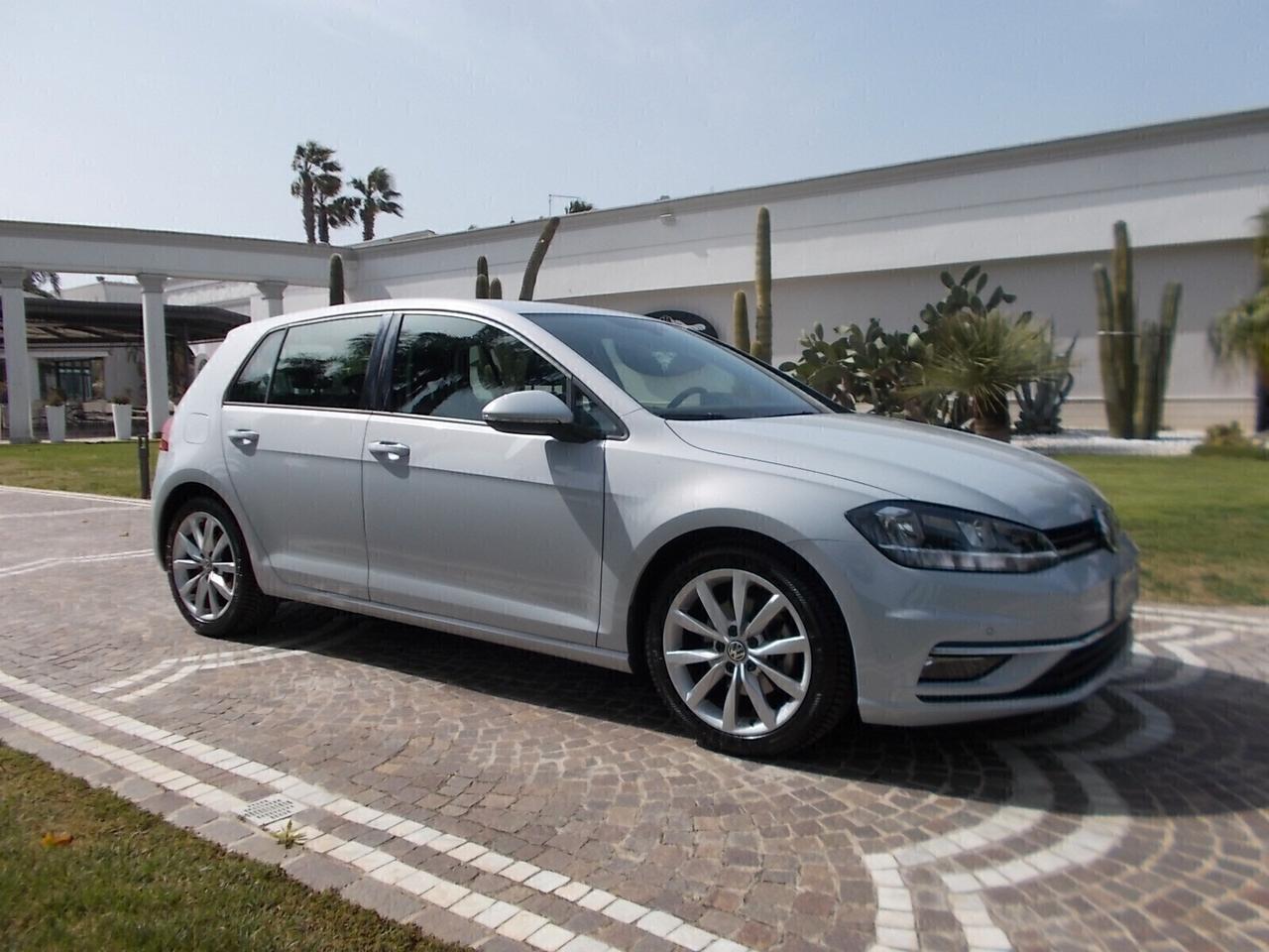 Volkswagen Golf 1.6 TDi VIRTUAL COCKPIT da VETRINA