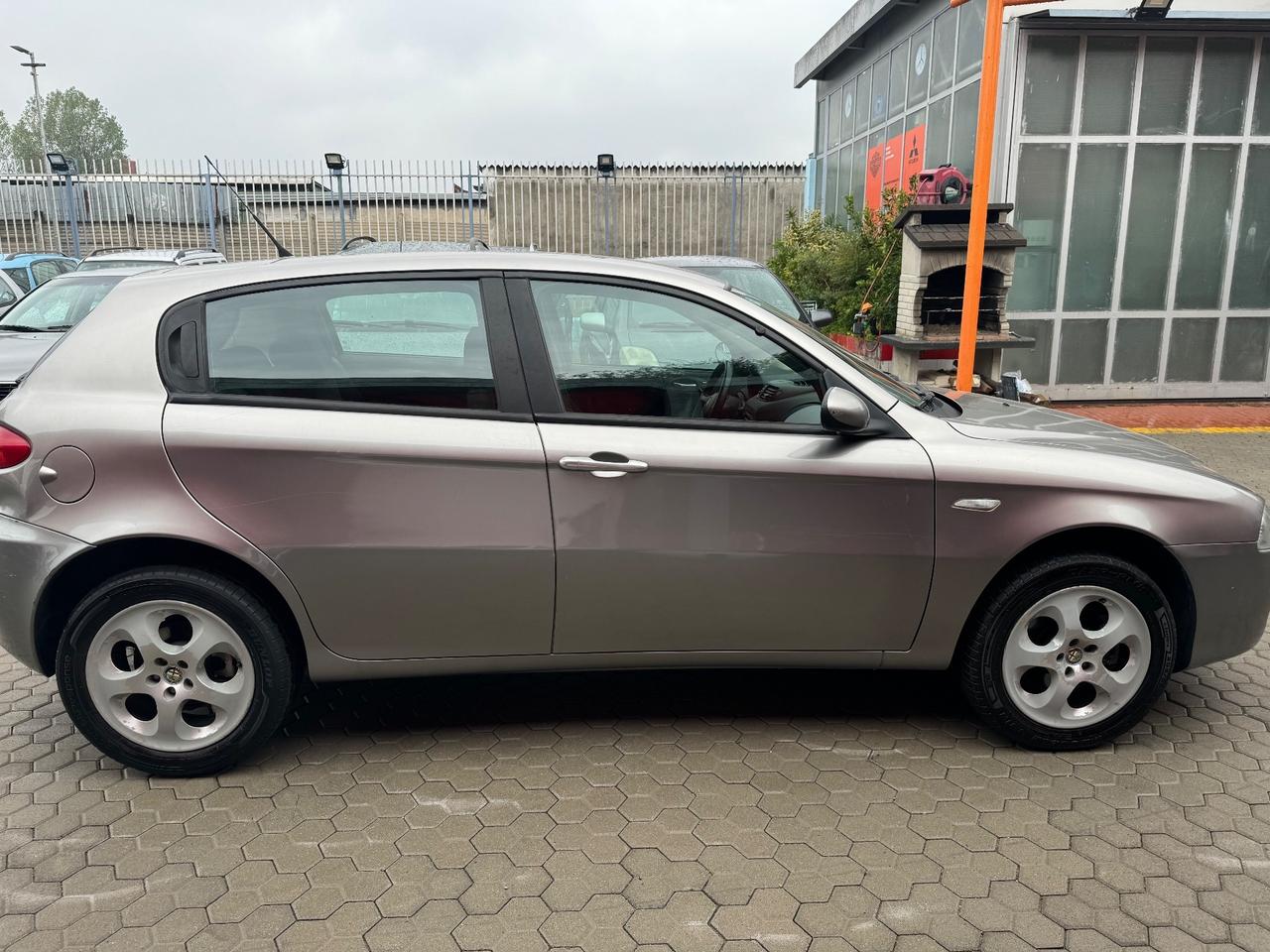 Alfa Romeo 147 1.9 JTD (120) 5 porte Distinctive