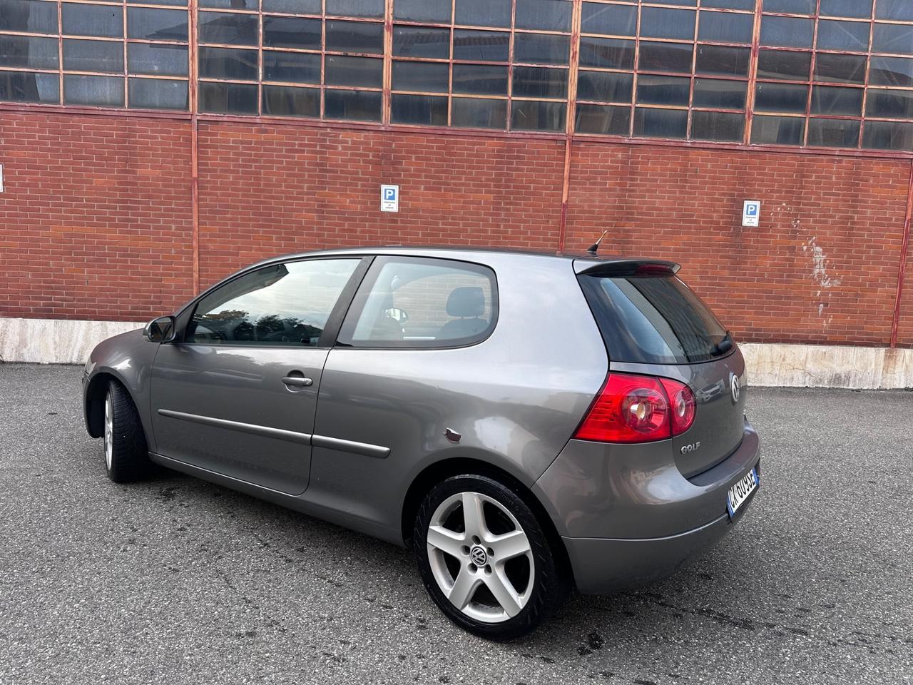 Volkswagen Golf 2.0 16V TDI 3p. Sportline
