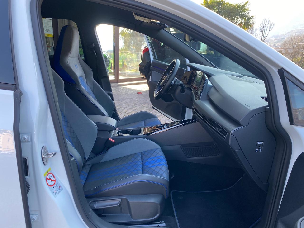 Volkswagen Golf 2.0 TSI DSG 4Motion R AKRAPOVIC PERFORMANCE PACK