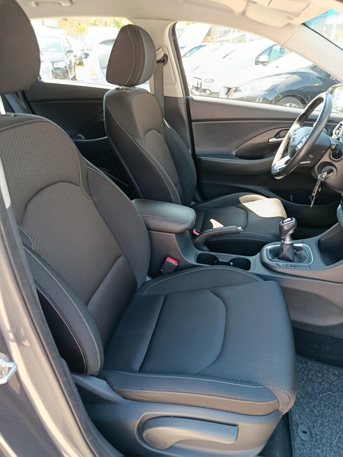 Hyundai i30 1.6 CRDi 110CV 5 porte Comfort-2017