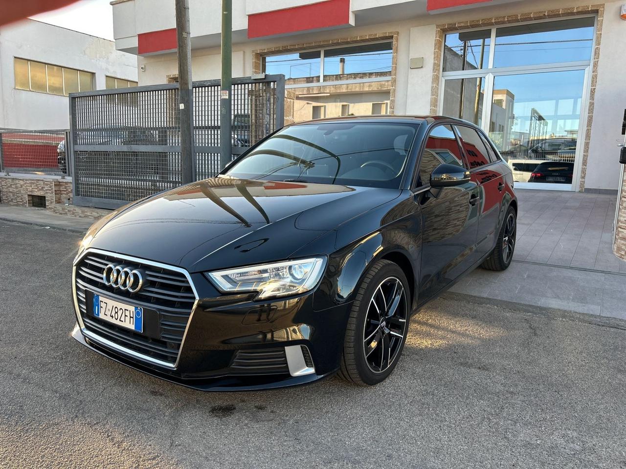 Audi A3 1.6 TDI 116 CV Sport-2018 LED/17"