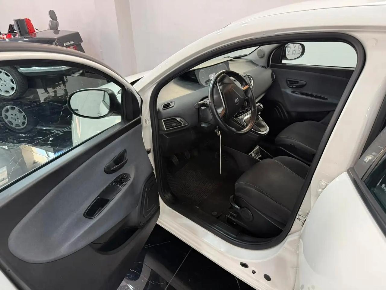 Lancia Ypsilon 1.2 69 CV 5 porte GPL Ecochic Silver