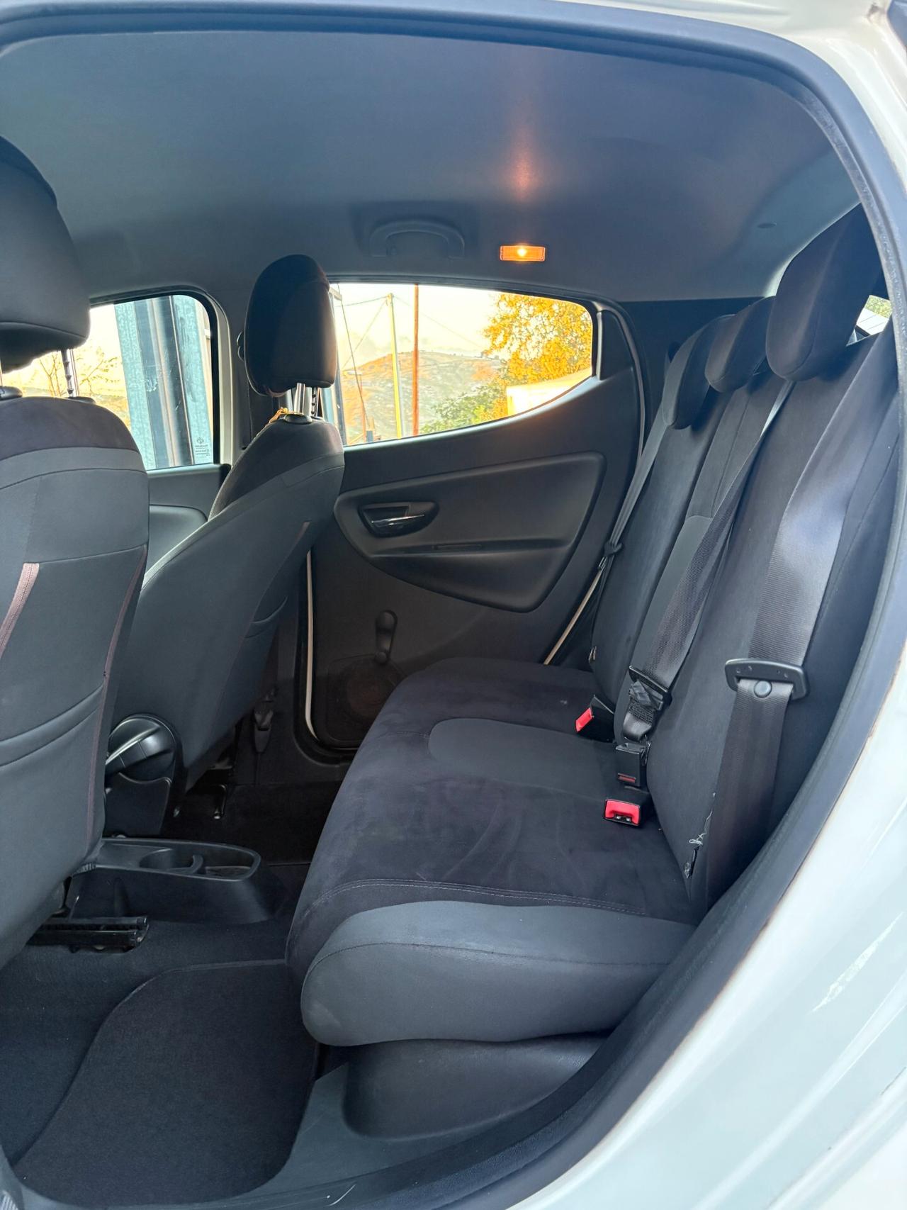 Lancia Ypsilon 1.2 69 CV 5 porte Silver