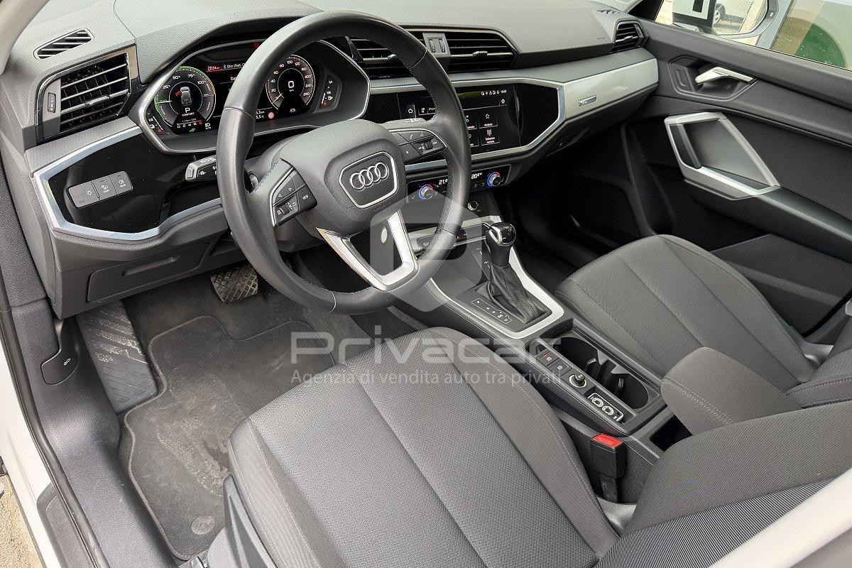 AUDI Q3 45 TFSI e S tronic Business