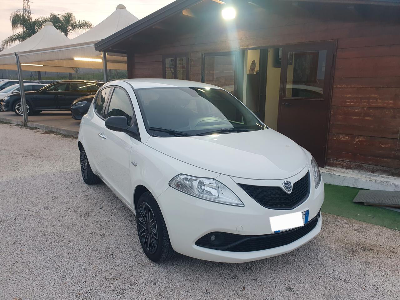 Lancia Ypsilon 1.0 FireFly 5 porte S&S Hybrid Ecochic Gold