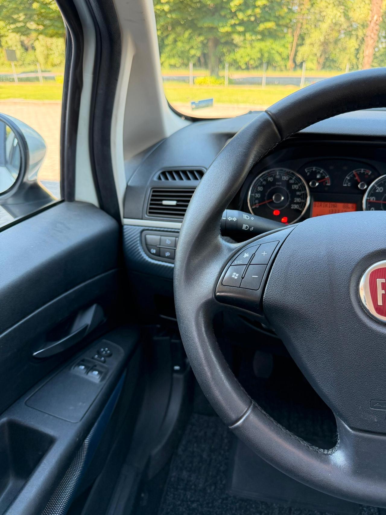 Fiat Grande Punto 1.4 5 porte benzina neopatentati