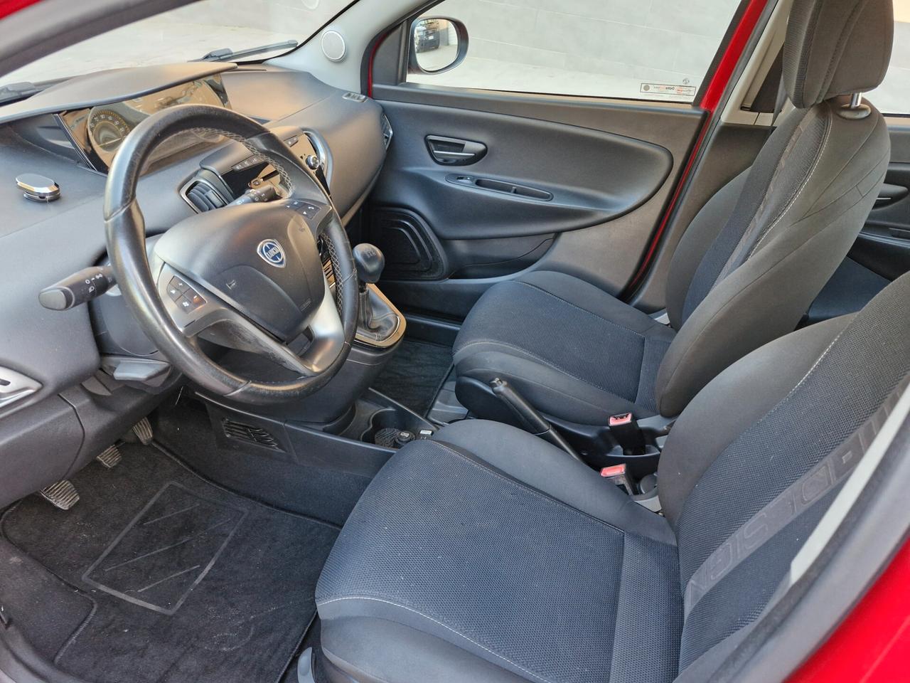 Lancia Ypsilon 1.3 MJT 16V 95 CV 5 porte S&S S Momodesign