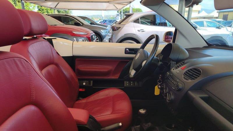 Volkswagen New Beetle New Beetle Cabrio 1.6 limited Red Edition