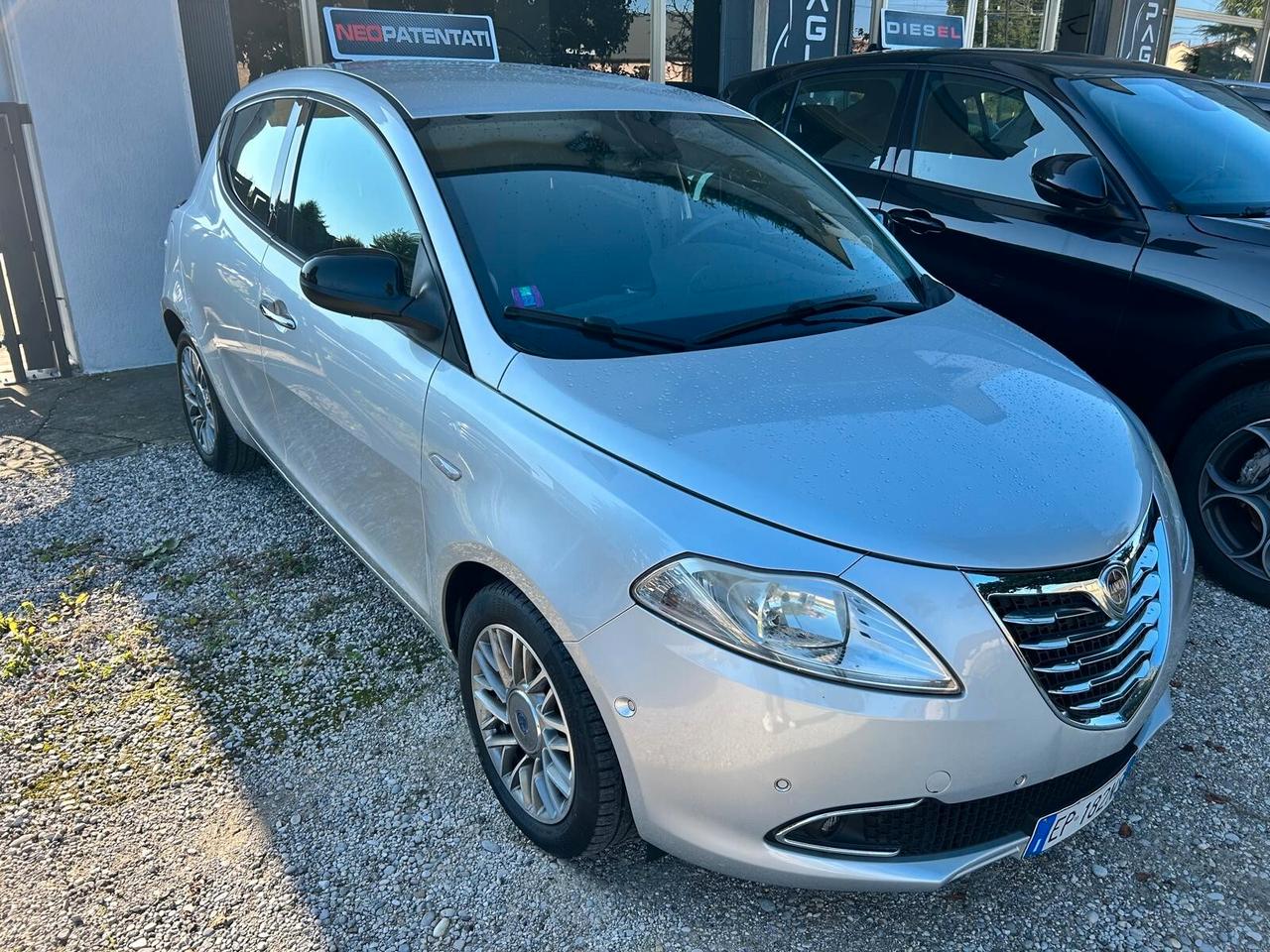 Lancia Ypsilon 0.9 TwinAir 85 CV 5 porte S&S Platinum