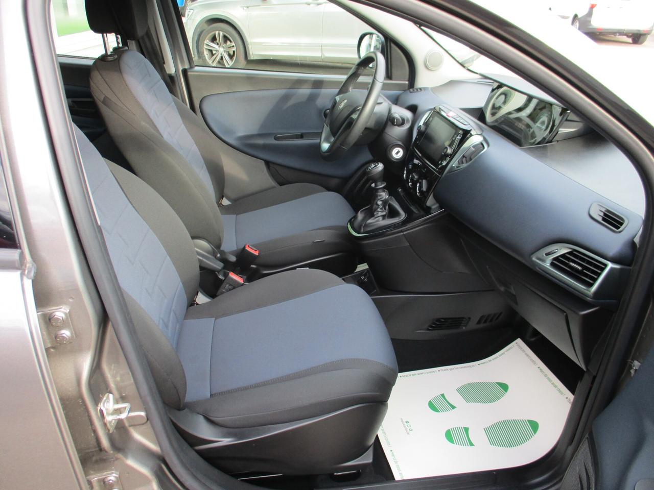 Lancia Ypsilon 1.0 FireFly 5 porte S&S Hybrid Platino