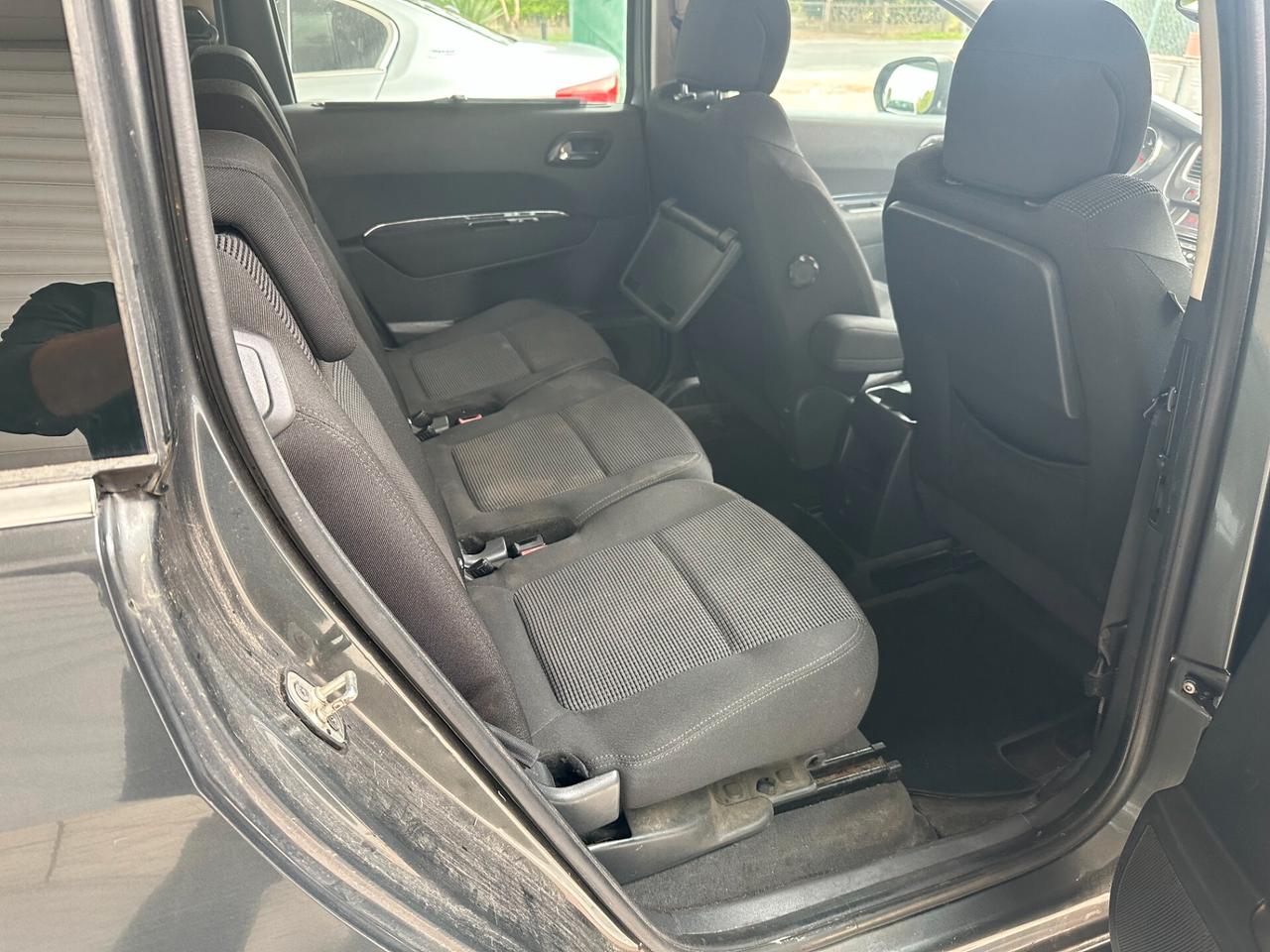 Peugeot 5008 1.6 HDi 110CV (12 RATE)