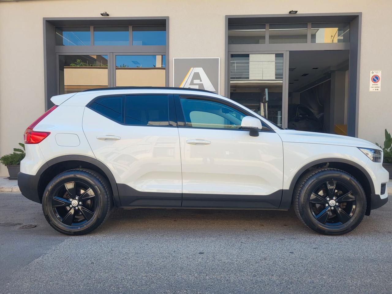 Volvo XC40 D3 Geartronic Business+Cerchi Black+Retrocamera+Fari Led..