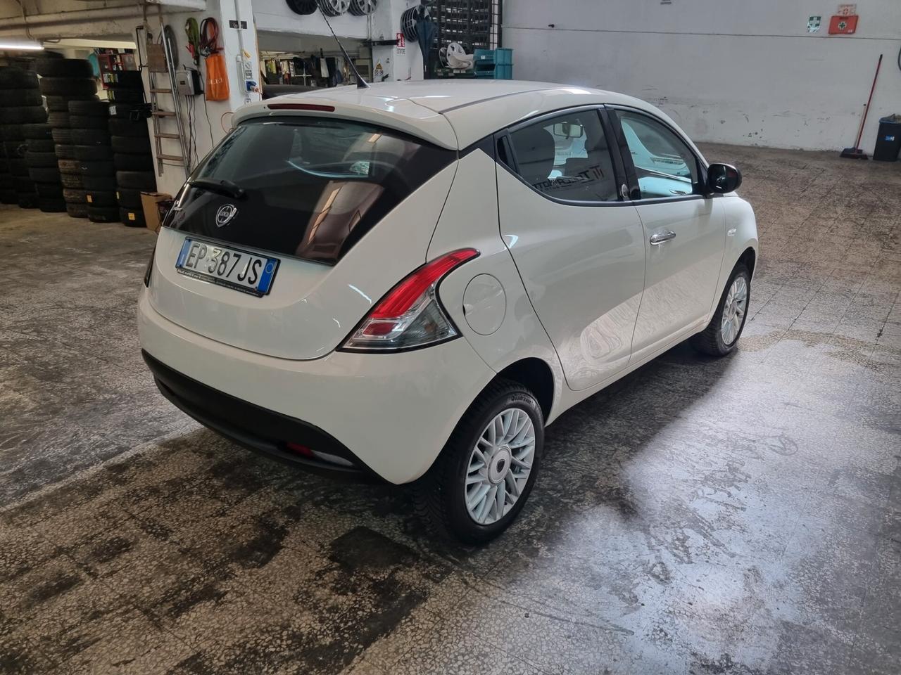 Lancia Ypsilon 0.9 TwinAir 85CV 5P Metano Ecochic Gold