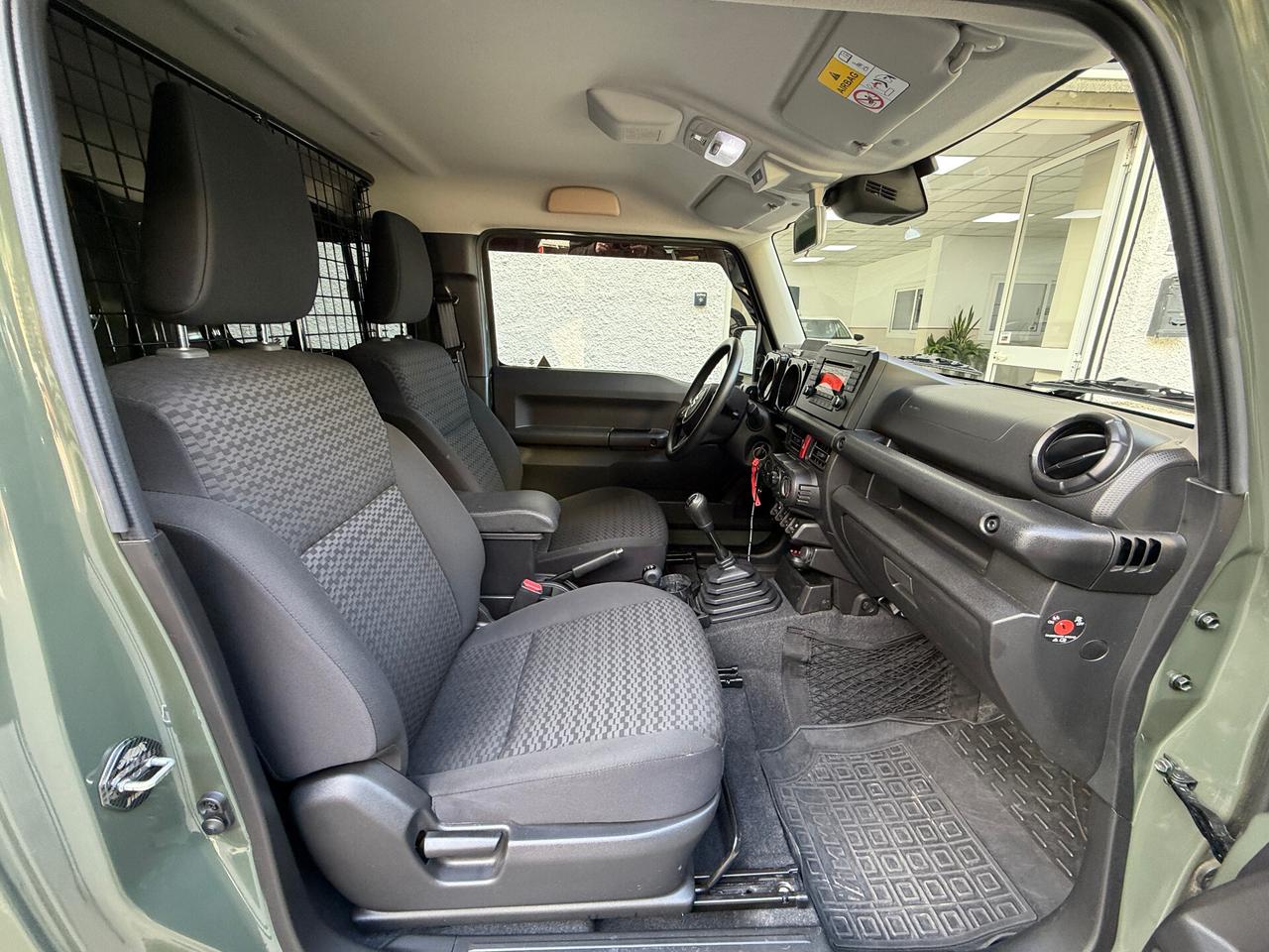 Suzuki Jimny 1.5 5MT PRO Autocarro