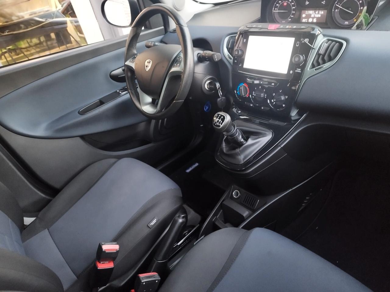 Lancia Ypsilon 1.0 Hybrid Gold