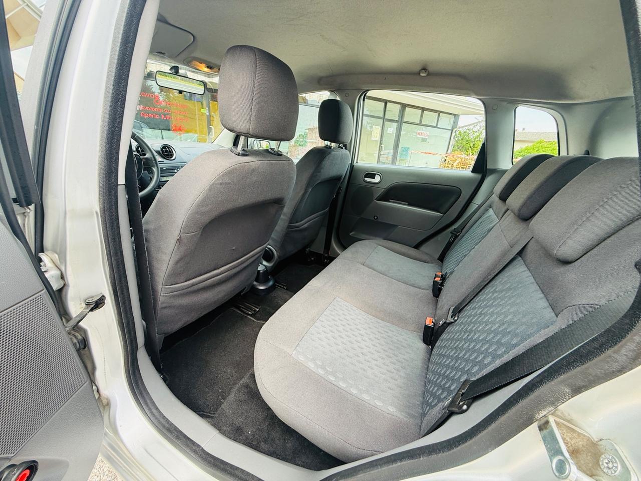 Ford Fiesta 1.4 16V 5p. Ghia