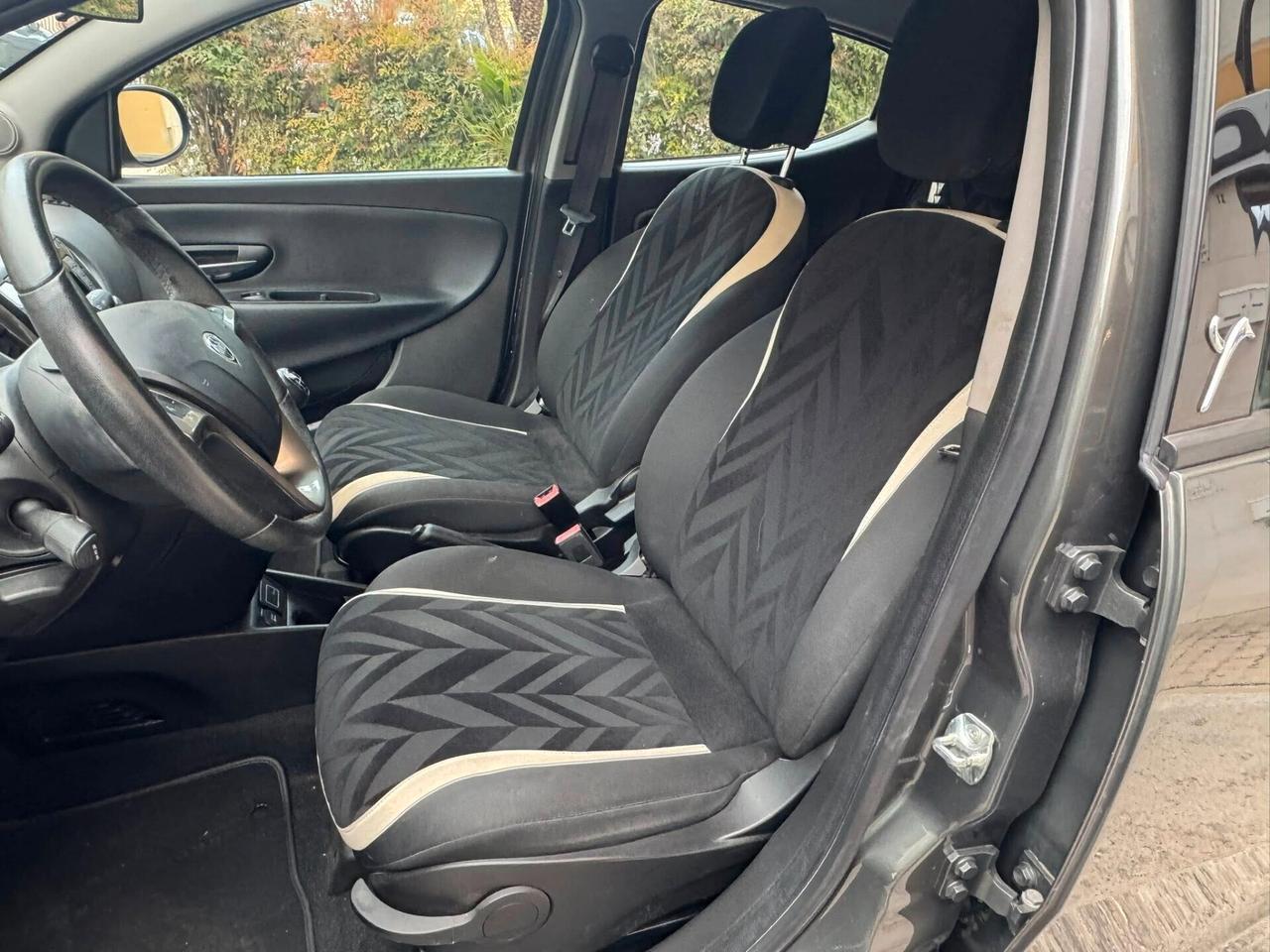 LANCIA YPSILON 1.2 69 CV. BENZINA NAVIGATORE PERFETTA