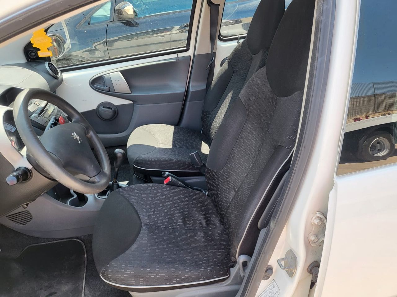 Peugeot 107 2012 photo 3