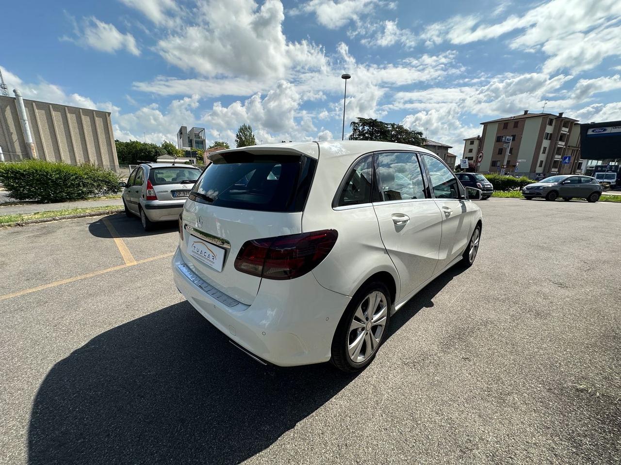 Mercedes-Benz B 180 Sport B 180 D BlueEFFICIENCY