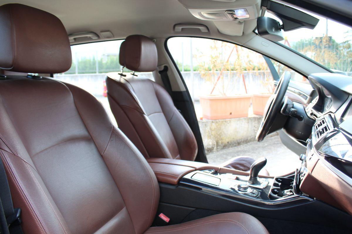 BMW - Serie 5 Touring - 520d Futura