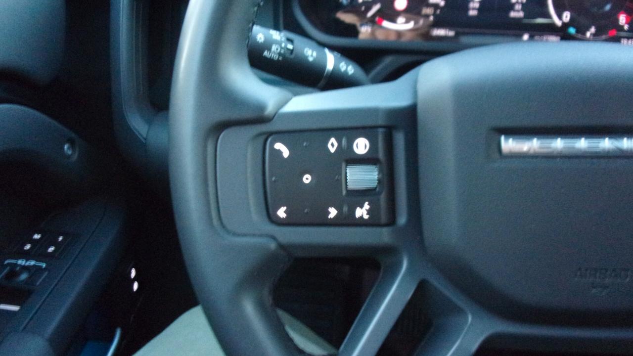 Land Rover Defender 110 3.0D I6 250 CV AWD Auto X-Dynamic SE