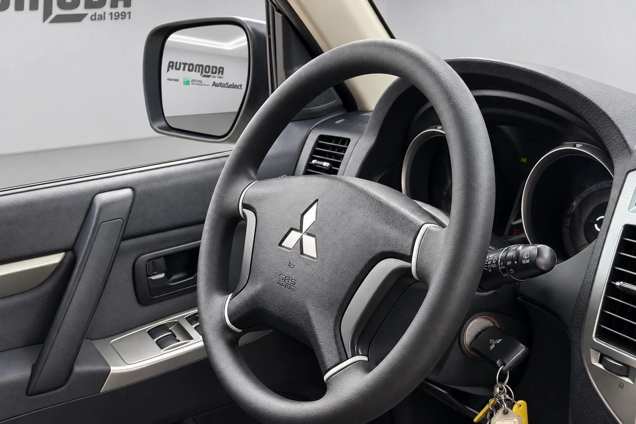 Mitsubishi Pajero 3.2 5p. 7 POSTI - GANCIO