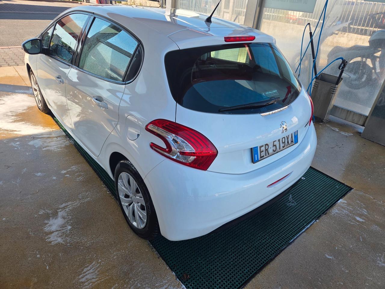 Peugeot 208 1.4 HDi 68 CV 5 porte 2013