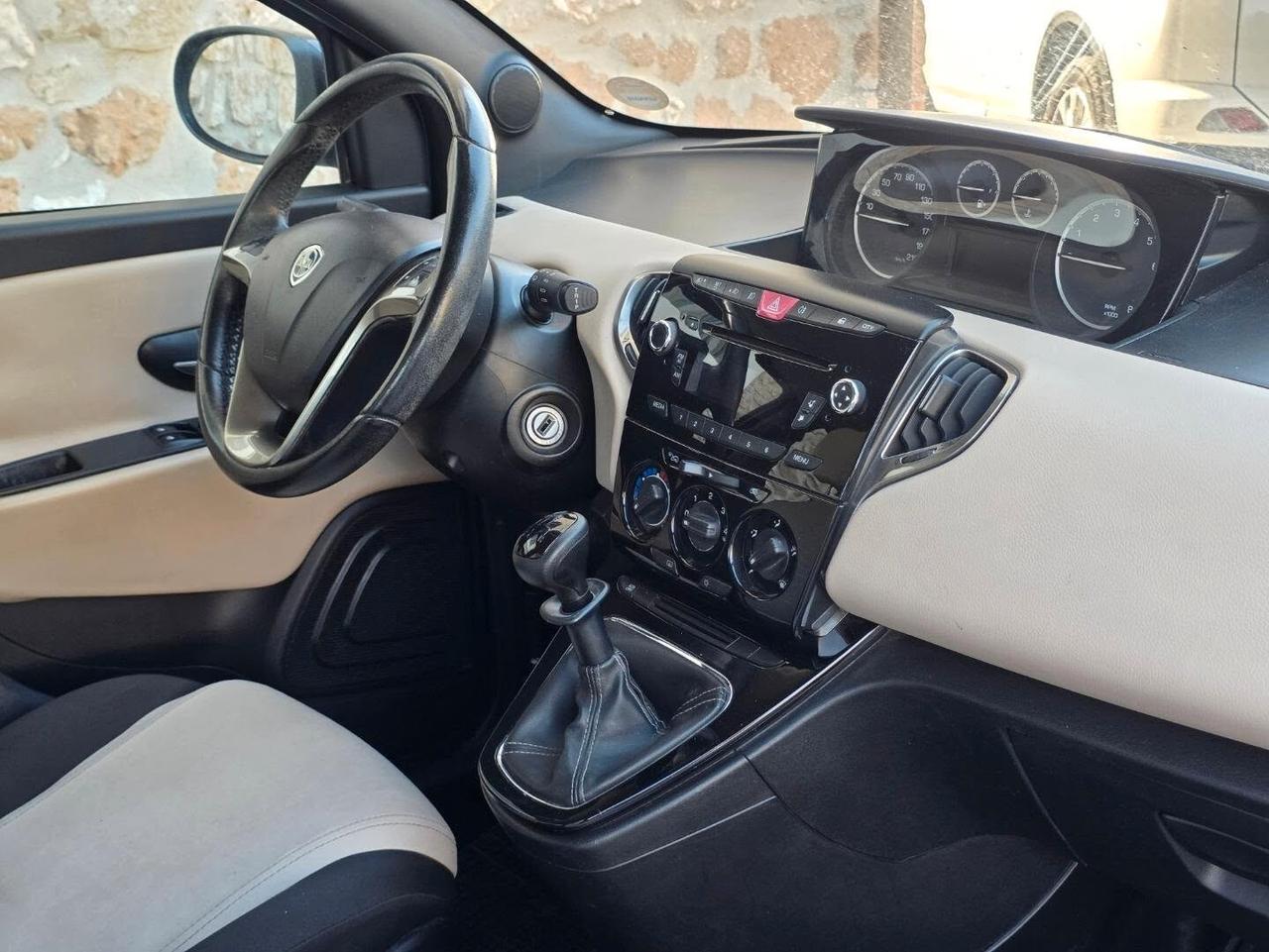 Lancia Ypsilon 1.2 69 CV 5 porte Gold