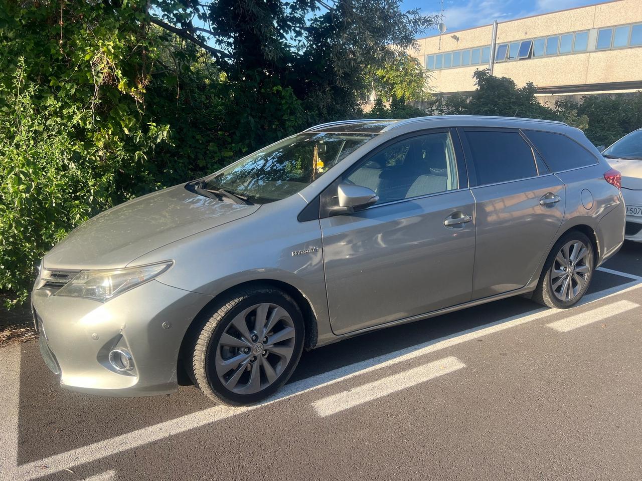Toyota Auris Touring Sports 1.8 Hybrid Lounge