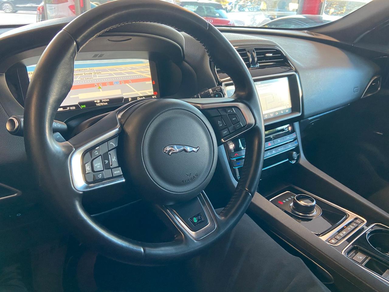 Jaguar F-Pace 2.0 D 180 CV R-Sport