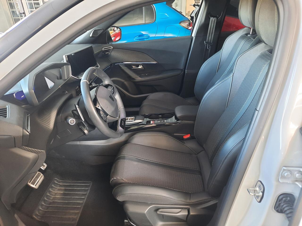 Peugeot 2008 PureTech 130 S&S EAT8 GT