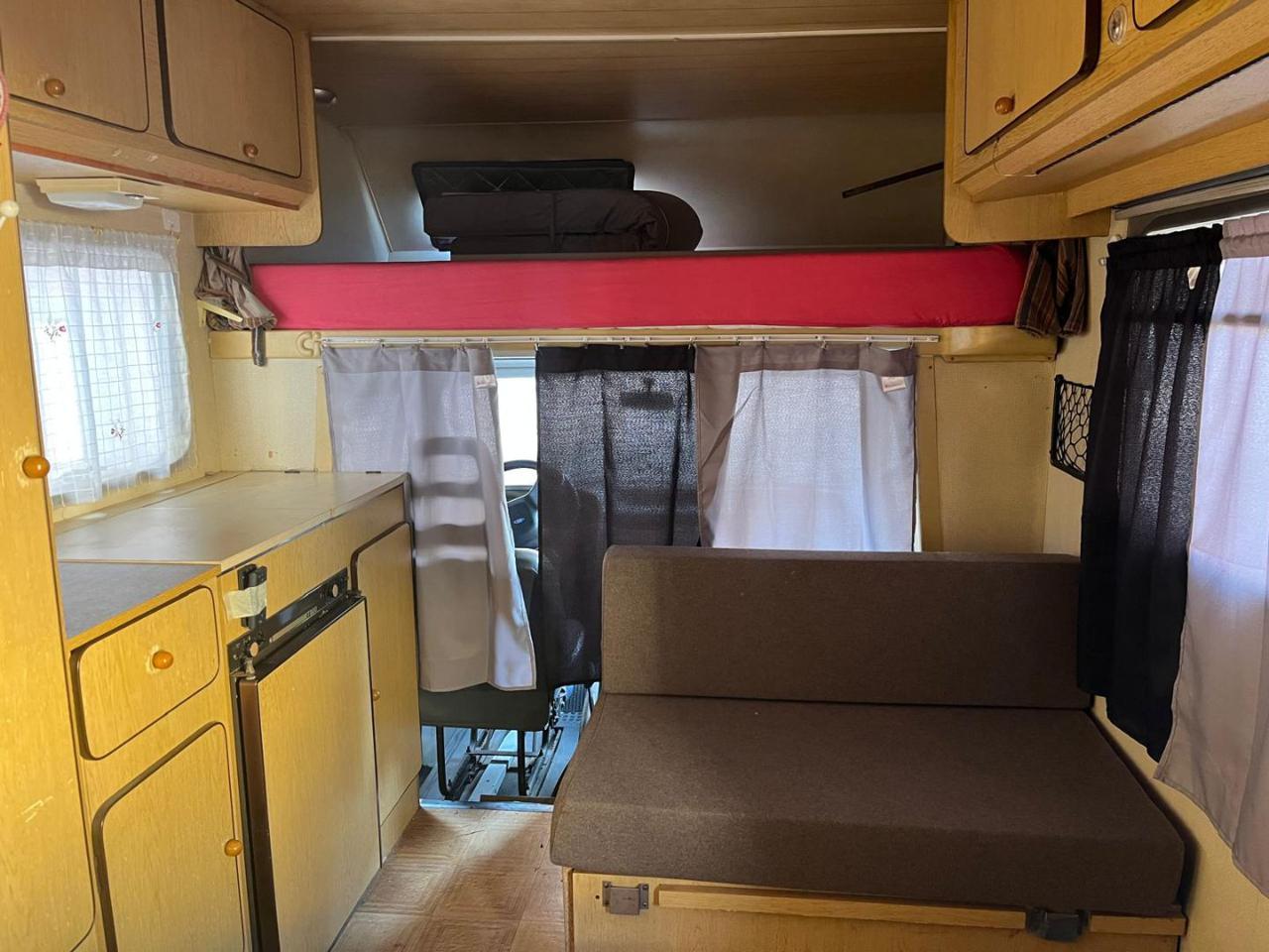 FORD TRASIT CARAVANS 520F