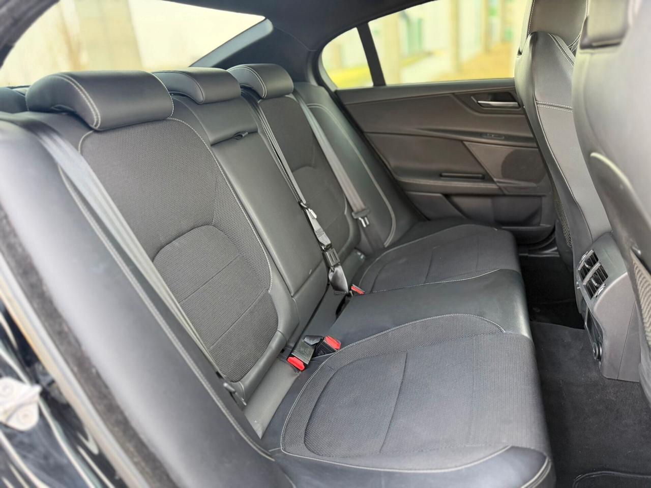 Jaguar XE 2.0 D Turbo R-Sport