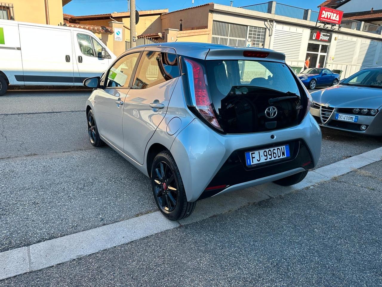 Toyota Aygo 1.0 VVT-i 69 CV 5 porte x-cool TSS MMT