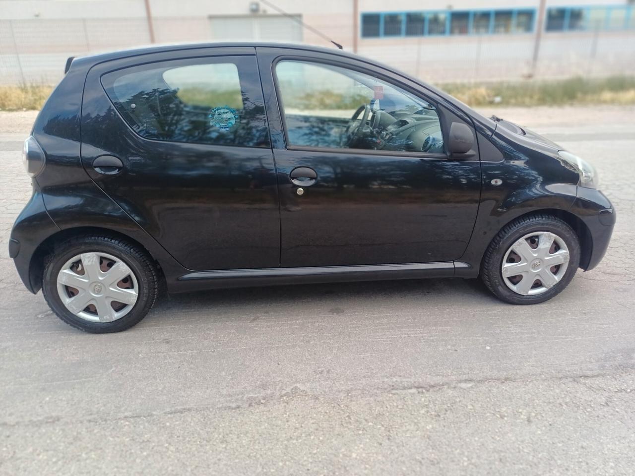 Toyota Aygo Connect 1.0 VVT-i 72 CV 5 porte x-cool